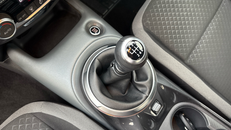 Nissan Juke 1.0 DiG-T N-Connecta 5dr Petrol Hatchback